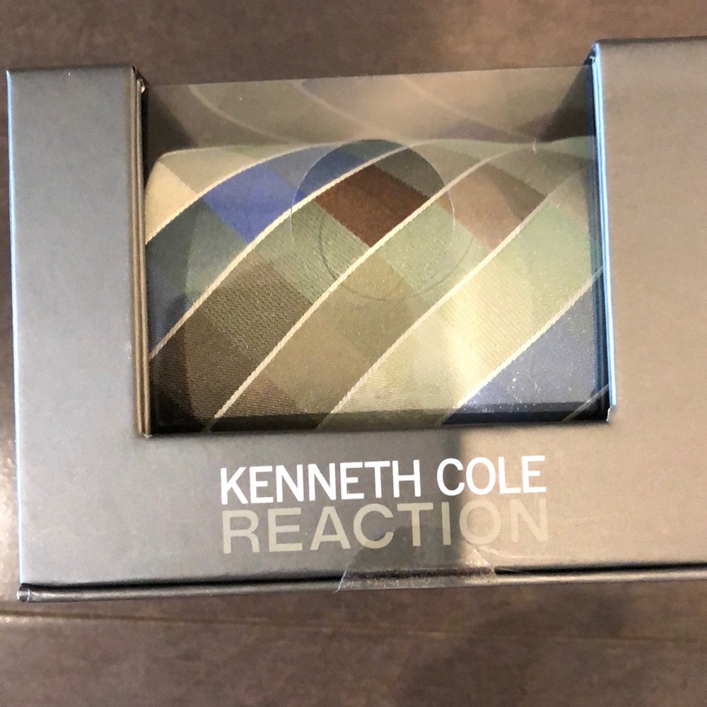 NWT Columbia wool socks (4) and Kenneth Cole tie. - Picture 2 of 3